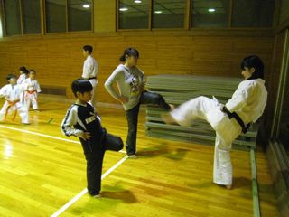 土曜日空手 稽古納め 新しい仲間も!_c0118332_235844.jpg