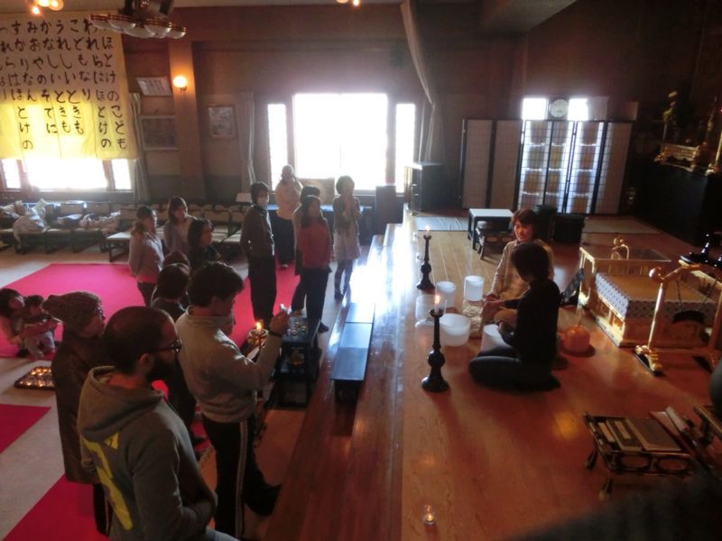 正蓮寺のお寺ヨガ2012セッションは全て終了。また来年会いましょう！_b0188106_2214357.jpg