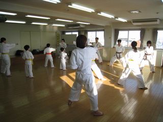 日曜空手 稽古納めは1000本突き!_c0118332_12504235.jpg