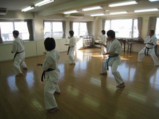 日曜空手 稽古納めは1000本突き!_c0118332_12524613.jpg