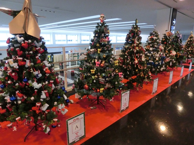 素敵な神戸のクリスマス、神戸空港のクリスマスツリー、冬の神戸、安倍内閣に期待　経済再生_d0181492_23444671.jpg