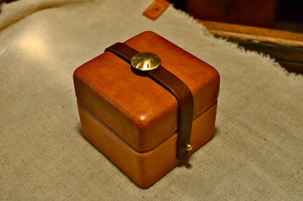 leather gift box_b0172633_1946799.jpg