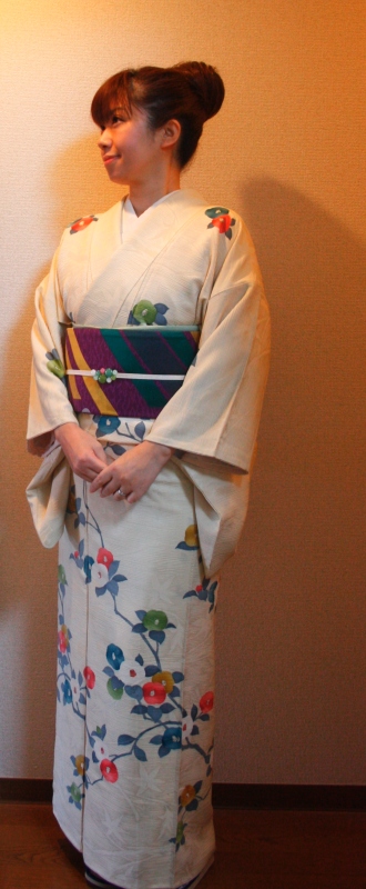 椿の付け下げ小紋でお仕事 ニッポン人ですものキモノを着なきゃ 椿の付け下げ小紋でお仕事 ニッポン人ですものキモノを着なきゃ