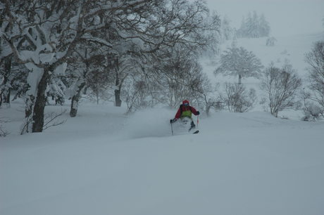 粉雪病の季節、やはり楽しむのは北海道だ。2011年2月の羊蹄山は最高だった。_c0242406_22223066.jpg