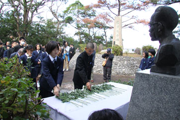 今日は奄美群島日本復帰記念日_e0041337_17163273.jpg