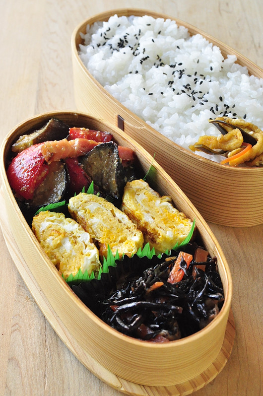 クリスマスとひじきの煮物弁当 毎日の健康弁当 クリスマスとひじきの煮物弁当 毎日の健康弁当