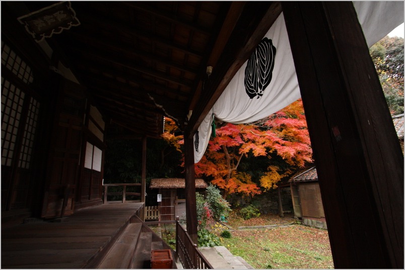 京都紅葉ぶらり旅vol.13　東山区　霊山護国神社・正法寺_b0180907_23114367.jpg