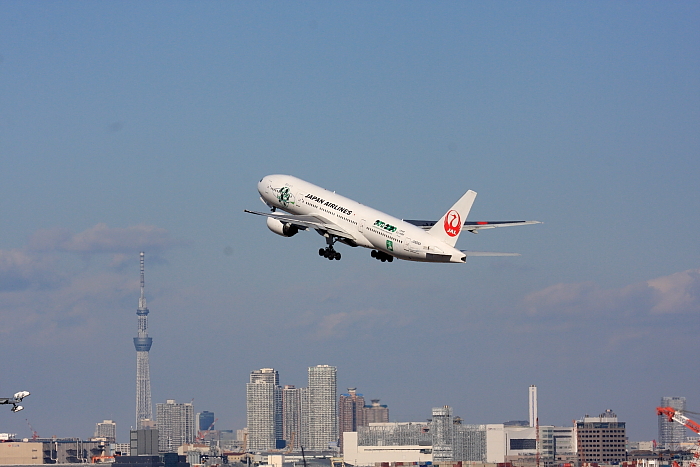 羽田空港の飛行機_c0181127_18215433.jpg