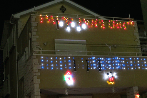 ＳＫＹ１２１２２５　３階の屋上庭園・2階のバルコニーの全面に、クリスマスイルミネーションを飾_d0288367_1022711.gif
