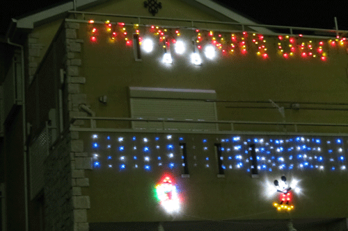 ＳＫＹ１２１２２５　３階の屋上庭園・2階のバルコニーの全面に、クリスマスイルミネーションを飾_d0288367_1024544.gif