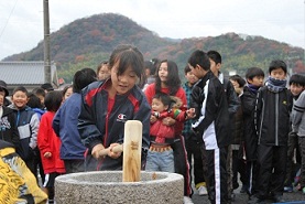 くれしん子ども餅つき大会 _e0175370_1304258.jpg