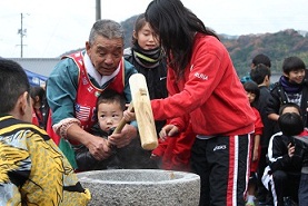くれしん子ども餅つき大会 _e0175370_1312993.jpg