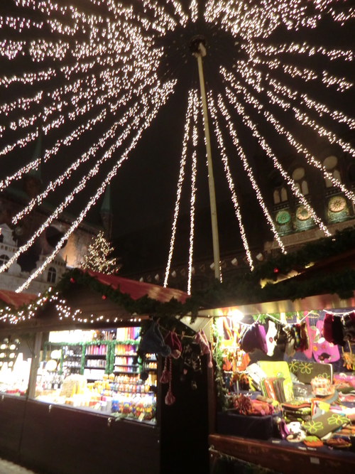 リューベックのクリスマスマーケットのライトアップ☆_b0213177_7145765.jpg