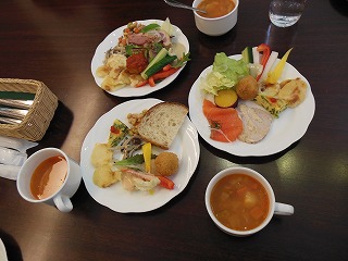 食べ放題ランチ_e0238112_16572448.jpg