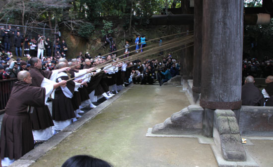 除夜の鐘　試しつき　知恩院_e0048413_20521999.jpg