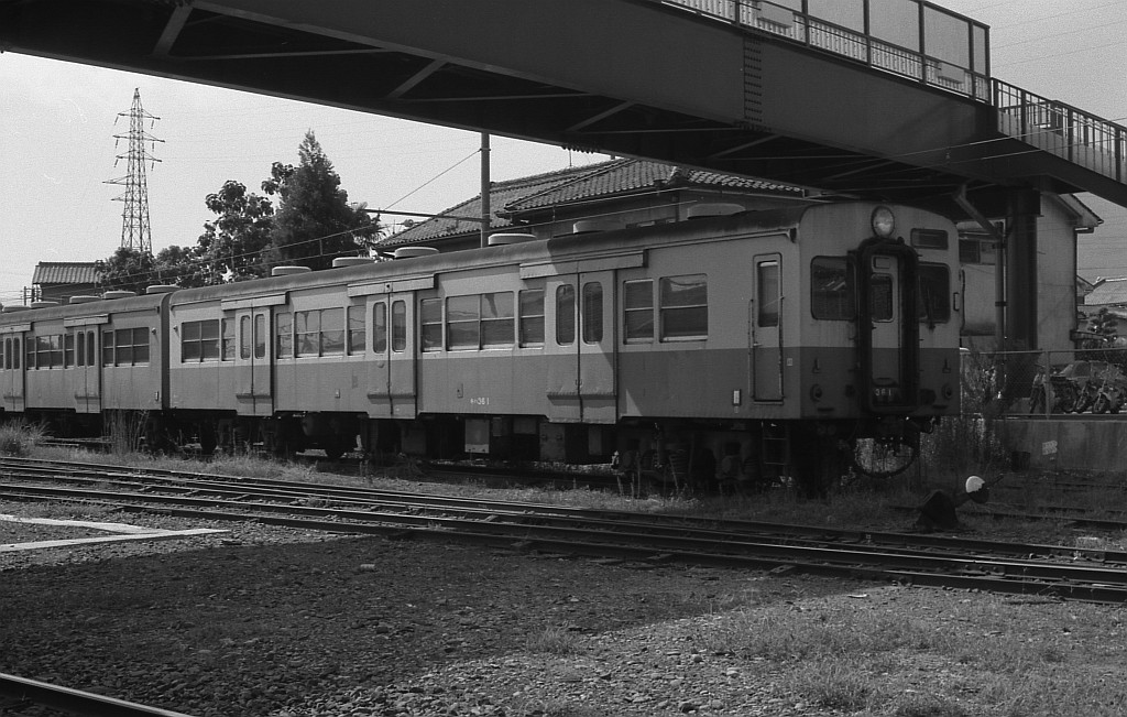1983年8月 五条にて休車中キハ36 1_f0203926_21374336.jpg