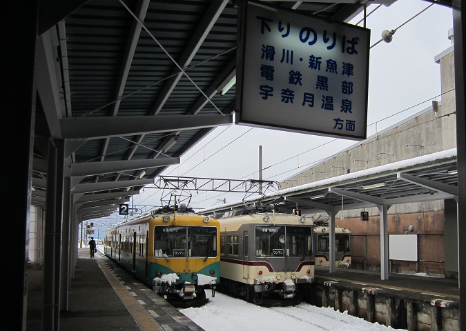 この駅はどこでしょうか?_a0243562_1428334.jpg