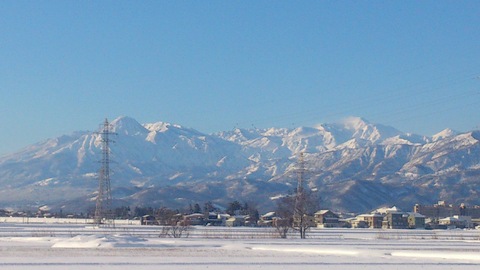 快晴の日の雪景色をどうぞ。_d0182179_1932690.jpg