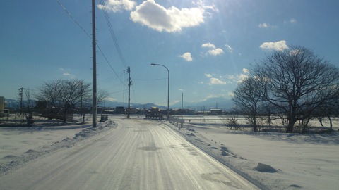 快晴の日の雪景色をどうぞ。_d0182179_1939869.jpg