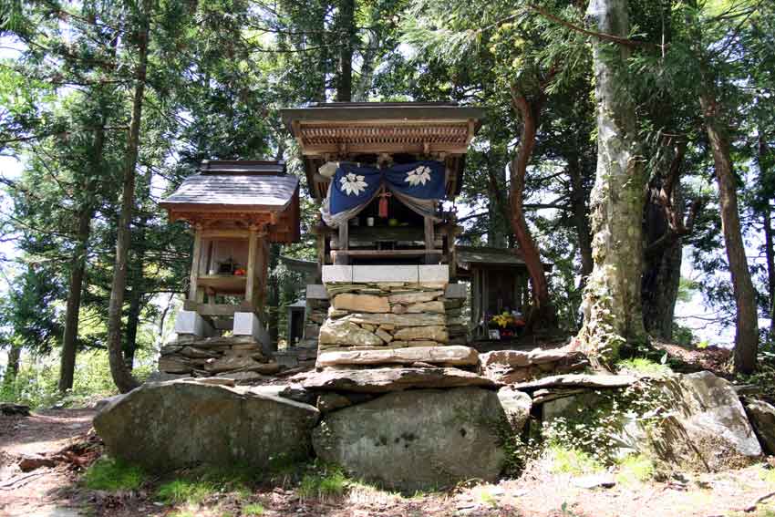 高越神社の「奥の院」♪_d0058941_2145739.jpg