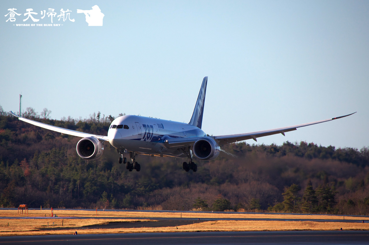 岡山空港12月29日 羽田 岡山初便 蒼天帰航