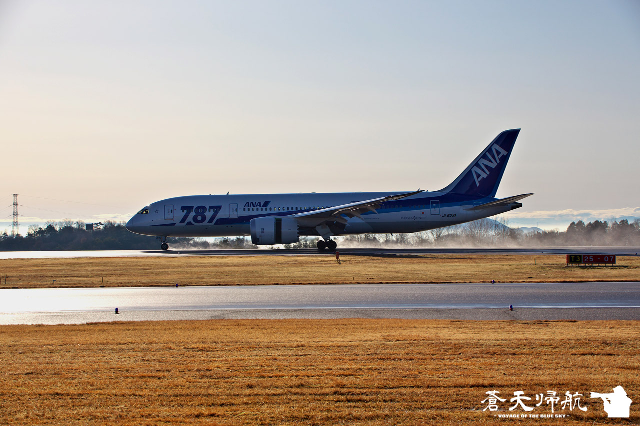 岡山空港12月29日 羽田 岡山初便 蒼天帰航