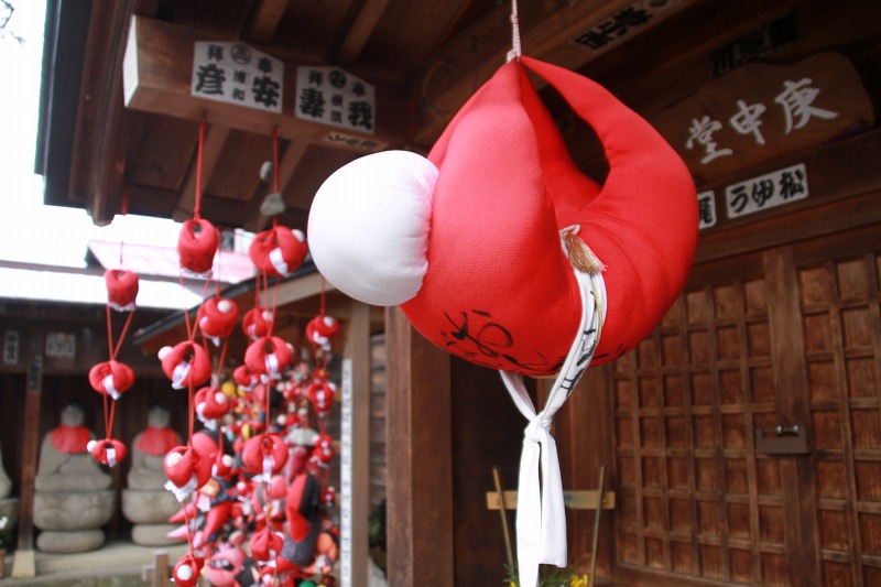 さるぼぼは仕事を終えて神社に帰る_c0134569_9304266.jpg