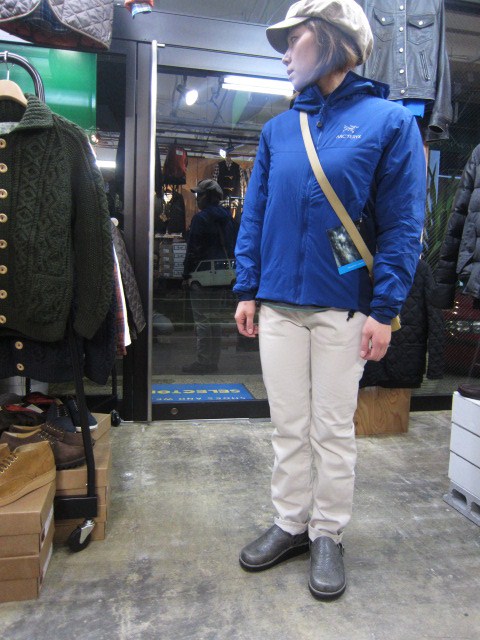 ARK\'TERYX ・・・ ATOM LT HOODY (新 & 再)。。。今冬・大人気です!☆!_d0152280_2127146.jpg