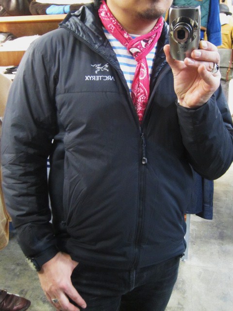 ARK\'TERYX ・・・ ATOM LT HOODY (新 & 再)。。。今冬・大人気です!☆!_d0152280_2251687.jpg