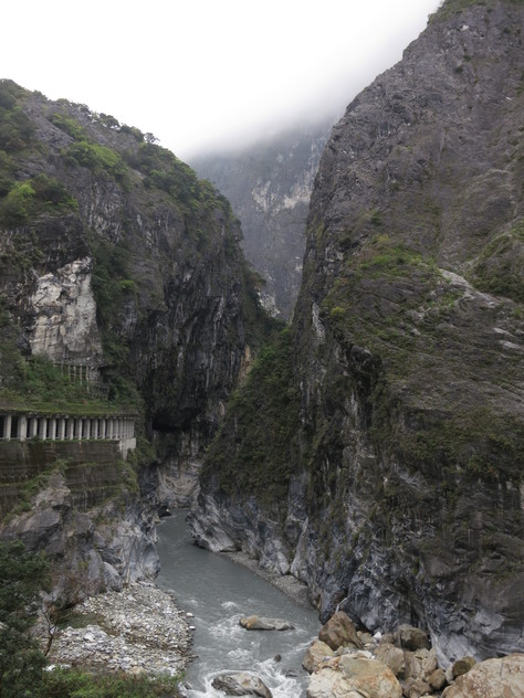 台湾の崖_b0135657_16444467.jpg