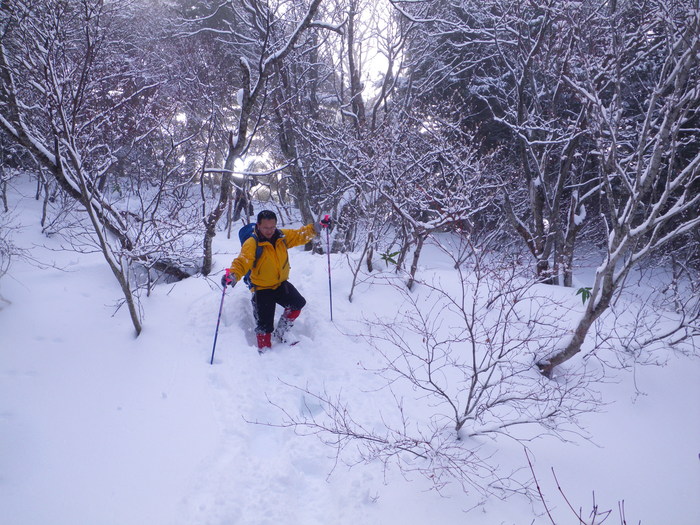 久しぶりのスノーシューで慶応吾妻山荘へ ～ ２０１２年１２月２９日_f0170180_11412680.jpg