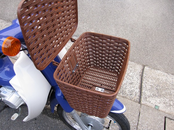 カブちゃんに前カゴ取り付け 燕壱号 カブちゃんに前カゴ取り付け 燕壱号