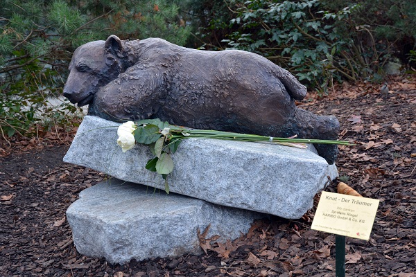 大晦日はベルリン動物園へ　～　伝説化したクヌート、その思い出_a0151913_3402528.jpg