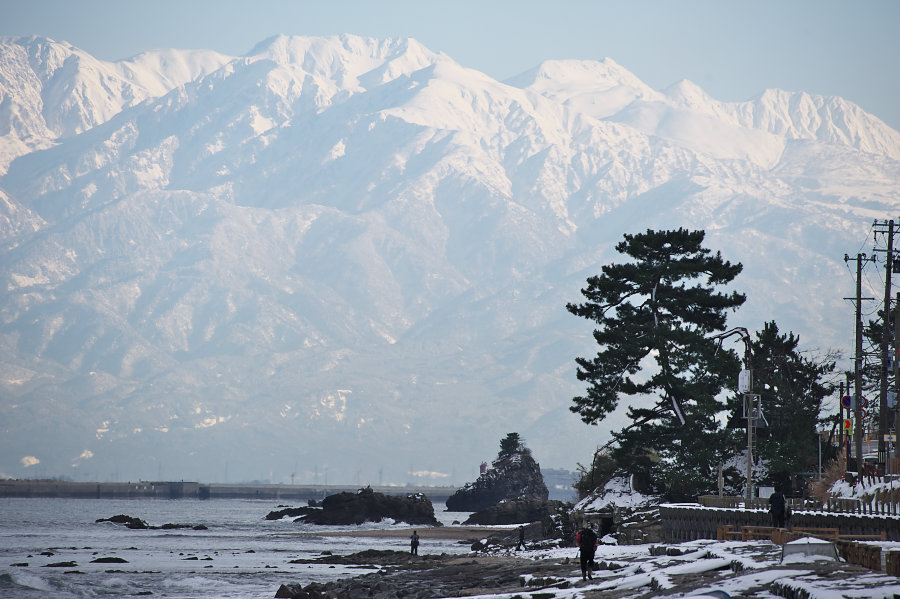 雨晴海岸と立山連峰_e0282173_1158573.jpg