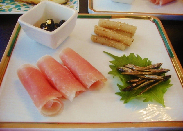 ２０１３年　元旦の簡単御節とお雑煮_e0126576_1518472.jpg