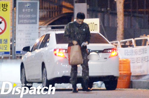 [単独]キム·テヒ·[単独]キム·テヒ·RAIN、2013年1号カップル... \"軍服デート捕捉\"（総合）_c0047605_2123120.jpg