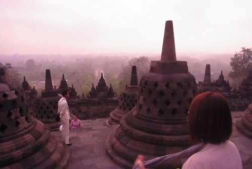 DAY 3 : Dawn At Borobudur+ Intellectual Tour @ amanjiwo (\'12年10月)_a0074049_16553187.jpg