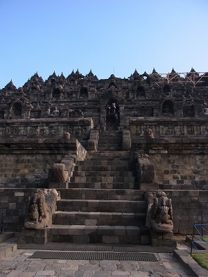 DAY 3 : Dawn At Borobudur+ Intellectual Tour @ amanjiwo (\'12年10月)_a0074049_1784394.jpg