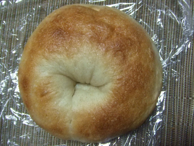 かもめベーグル アンチョビオリーブブルーチーズ_f0076001_23105141.jpg