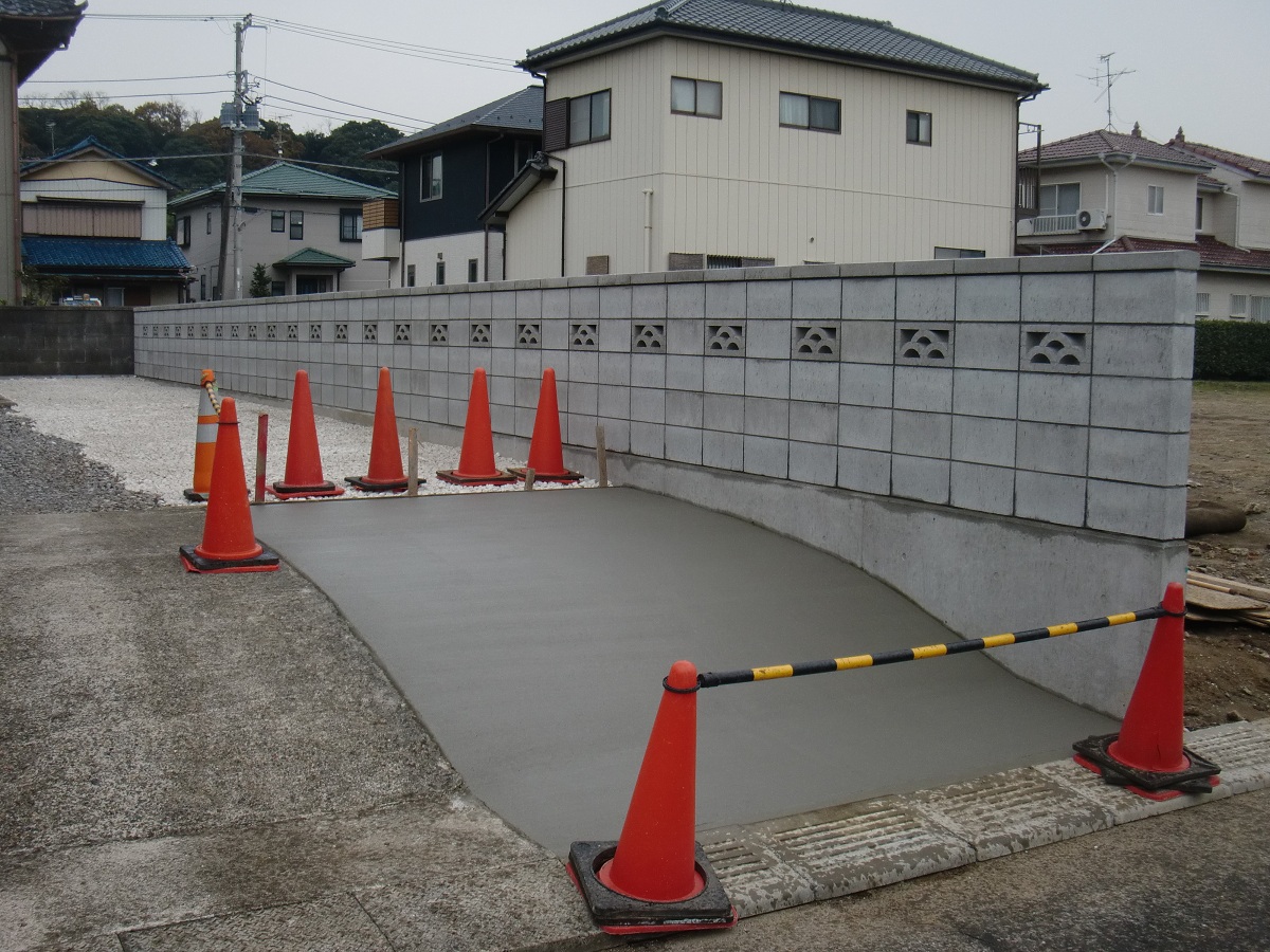 ブロック塀 駐車場造りも終了です 市原市リフォーム店の社長日記 日日是好日 ブロック塀 駐車場造りも終了です 市原市リフォーム店の社長日記 日日是好日