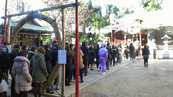 営業メンバーと金王八幡宮へ初詣_a0000006_12184239.jpg
