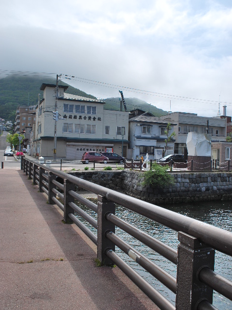 函館東浜の北海道第一歩の地碑(函館の建築紹介)_f0142606_16384358.jpg