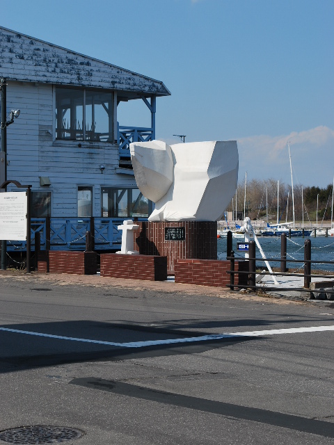函館東浜の北海道第一歩の地碑(函館の建築紹介)_f0142606_16422655.jpg