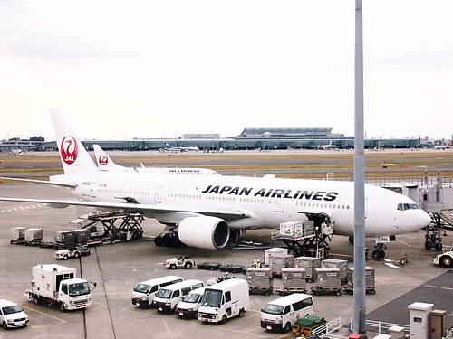 ♪ ぼくらは愛の花咲かそうよ～   JAL917で沖縄へ_e0022839_23355527.jpg