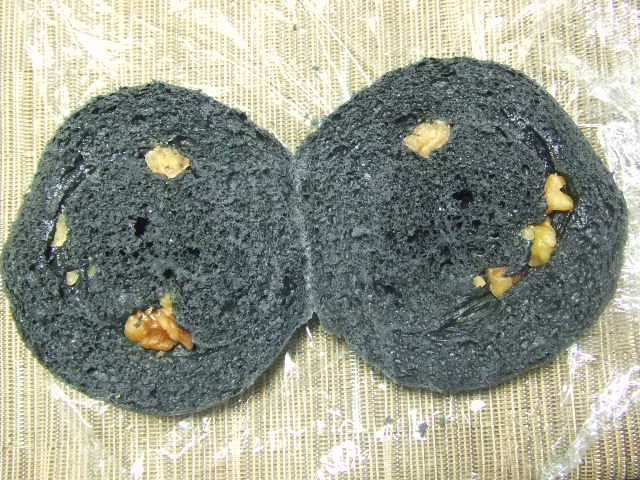 かもめベーグル 竹炭とはちみつとくるみ_f0076001_2338767.jpg