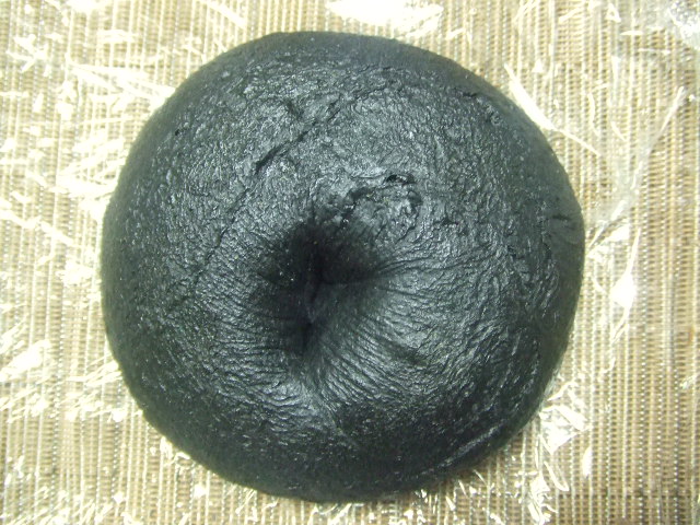 かもめベーグル 竹炭とはちみつとくるみ_f0076001_2338899.jpg