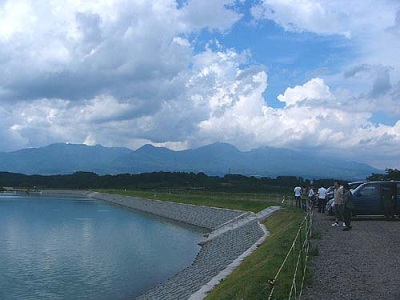 「あの夏で待ってる」の舞台の変化03 小諸市光岳寺山門前・乙女湖・みまき大池・懐古神社_e0304702_15203013.jpg