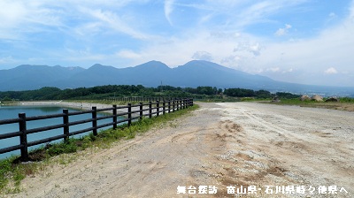 「あの夏で待ってる」の舞台の変化03 小諸市光岳寺山門前・乙女湖・みまき大池・懐古神社_e0304702_1521114.jpg