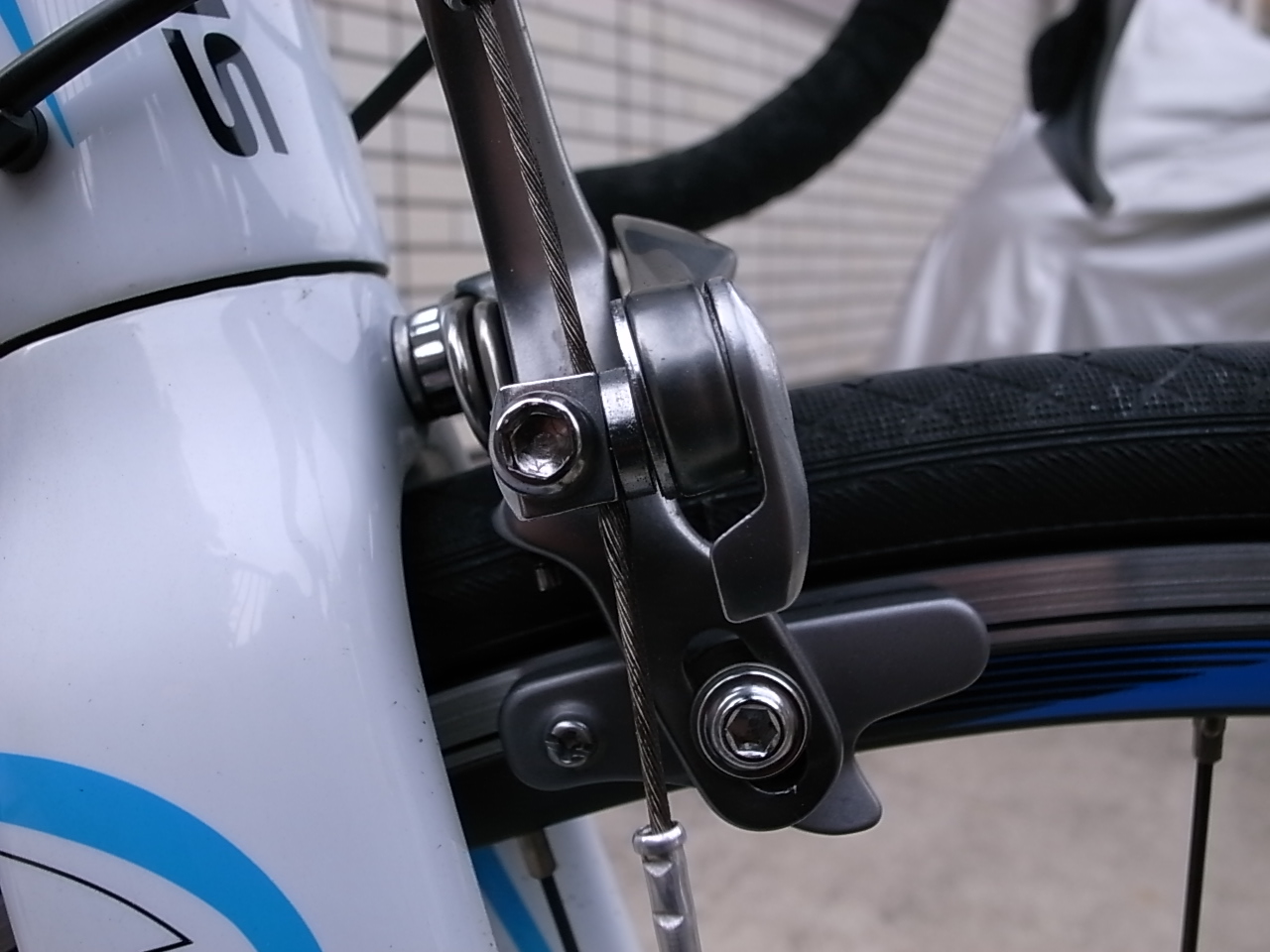 Shimano 105 ブレーキワイヤー交換 Focus Cayo ジュニア自転車競技と自転車日記 Shimano 105 ブレーキワイヤー交換 Focus Cayo ジュニア自転車競技と自転車日記
