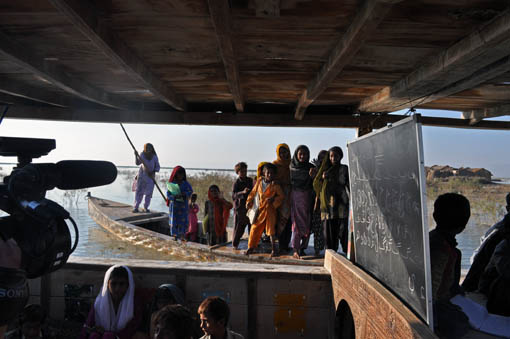 舟の小学校　パキスタン　ムハーナー族（今日の一枚）_d0106555_1534242.jpg